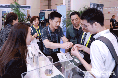 奇异果app官网下载：医美盛宴 2023上海整形科技周：万和整形原料闪动收官！(图1)