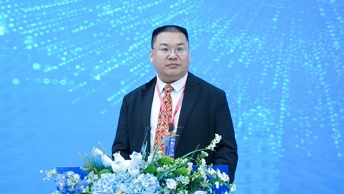 奇异果app官网下载：声誉聚焦 2024宇宙眼整形修复学术研讨会暨眼修复基地授牌典礼美满举办(图4)